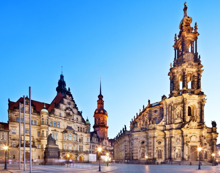 Katholische Hofkirche zwischen Schloss- und Theaterplatz in Dresden